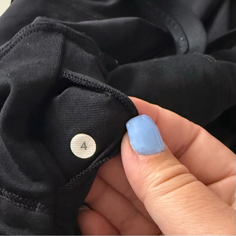 Lululemon Running In The City Tank Color Black Size 4 - Picture 5 of 6